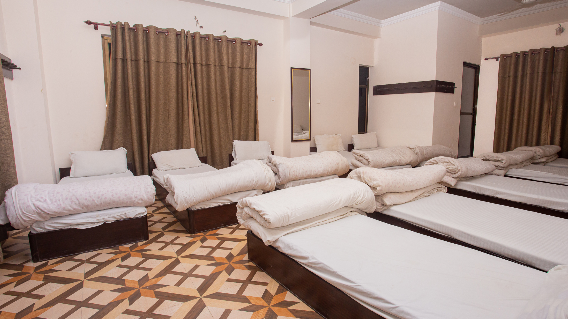 Standard 10 Bed Room